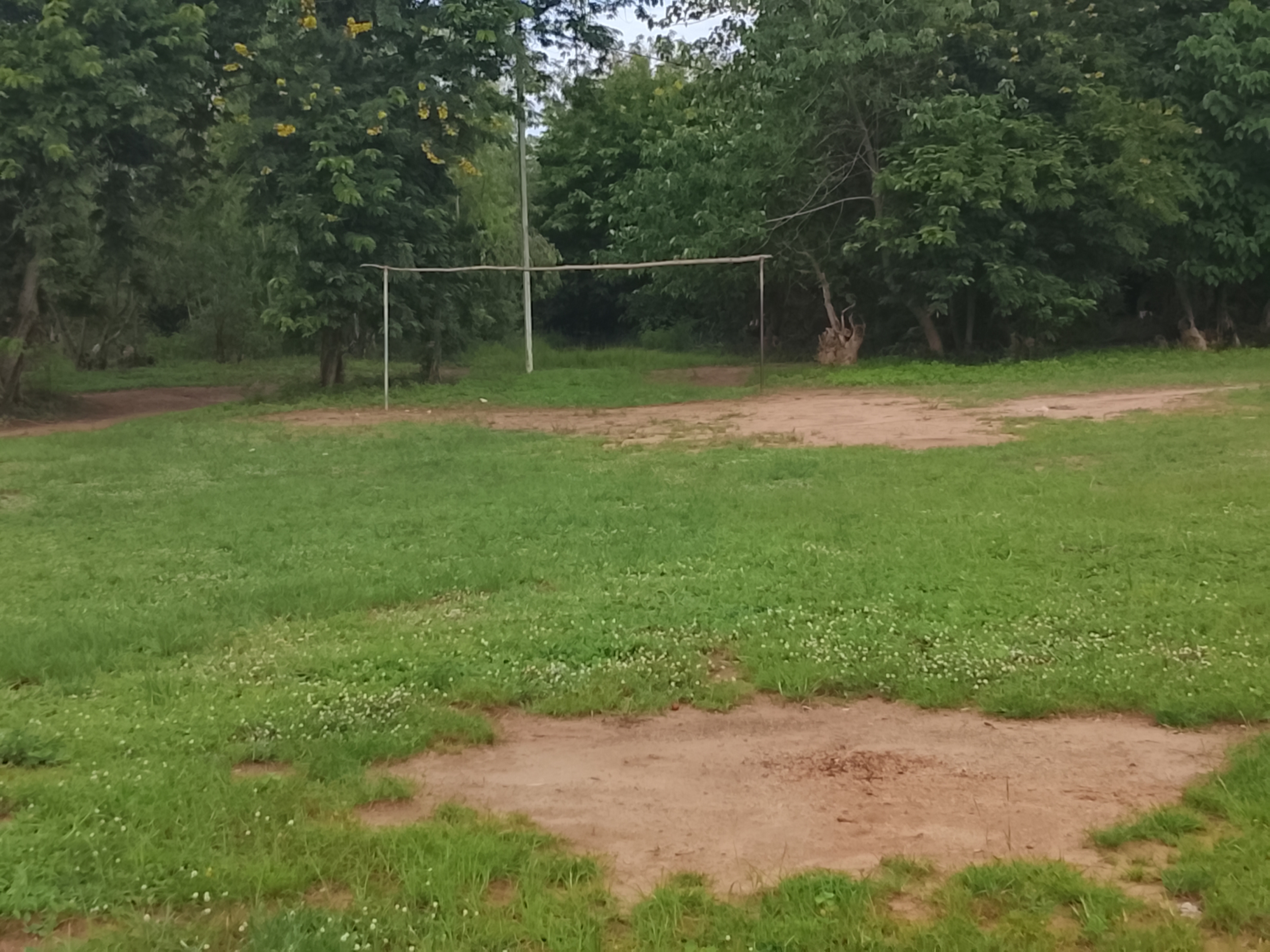 Grand terrain de football de NASSO